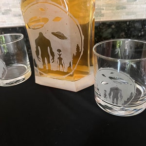 Funny Bigfoot Whiskey Bottle Decanter | Novelty Glass Decanter For Bar, Lodge & Cabin Decor - Gift For Bigfoot Fans