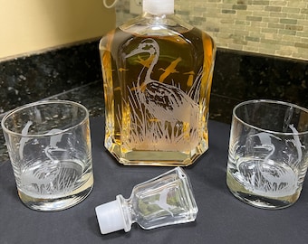 Sand-Carved Crane Whiskey Decanter Set: Engraved Bird Scene