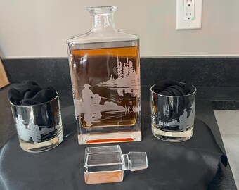 Engraved Fisherman Decanter Set: Nature Scene Whiskey Glasses, 810 ml
