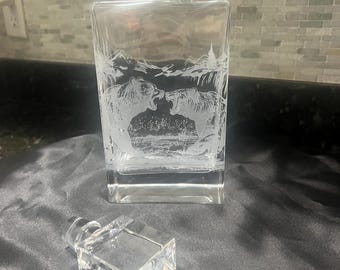Grizzly Bear engraved Whiskey Decanter: Heirloom Quality, handcrafted 810 ml
