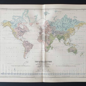 Peut inclure: Une illustration ancienne d'une carte du monde, représentant les continents et les océans. La carte utilise différentes couleurs pour représenter les caractéristiques géographiques, avec des étiquettes textuelles indiquant les lieux et les étendues d'eau. Le titre est "The River Systems of the World".
