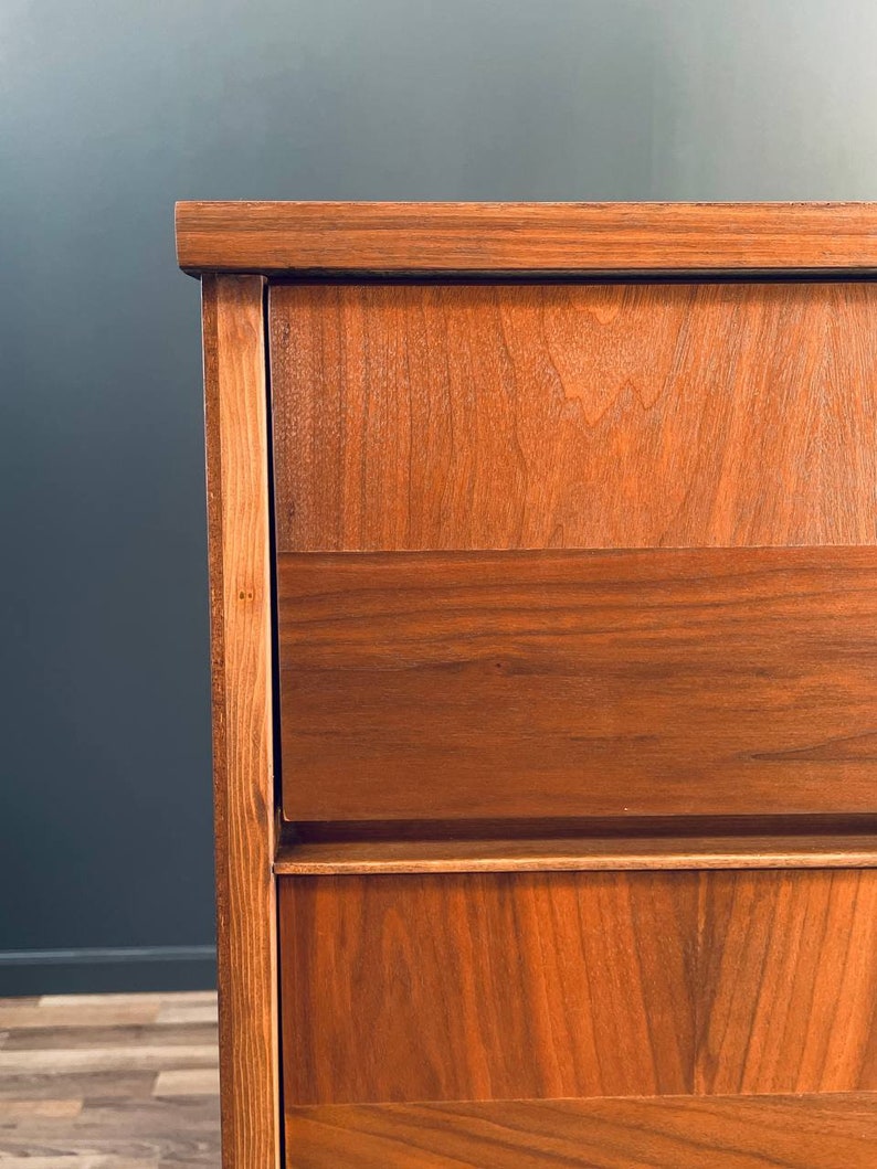 Mid-Century Modern Walnut Bachelor Dresser, c.1960s image 8