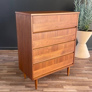 Mid-Century Modern Walnut Bachelor Dresser, c.1960s image 4