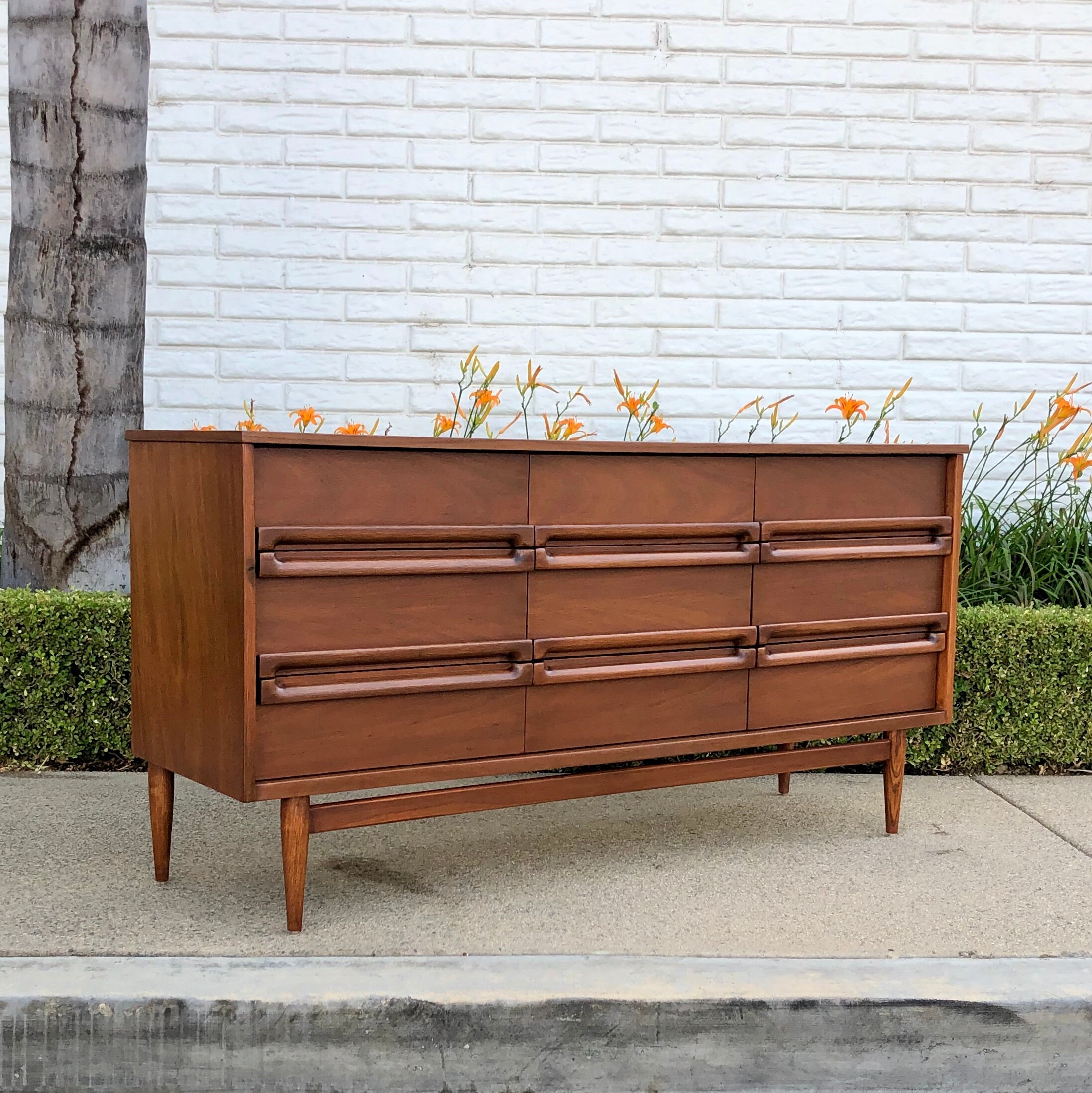 Bassett mid century cheap 9 drawer dresser