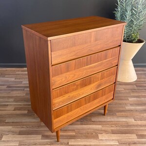 Mid-Century Modern Walnut Bachelor Dresser, c.1960s image 3