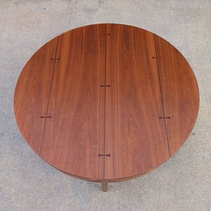 Mid-Century Modern Walnut Coffee Table with Inlaid Bowtie Rosewood by Lane , c.1960s image 4