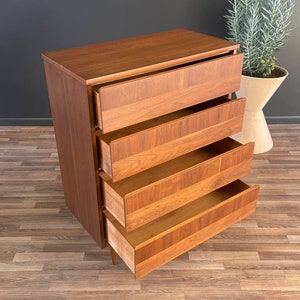 Mid-Century Modern Walnut Bachelor Dresser, c.1960s image 5