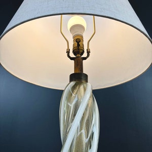 Mid-Century Modern Murano Gold & White Twist Table Lamp, c.1960s image 5