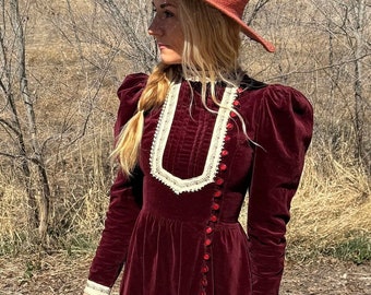 Vintage 1970 / 80s Gunne Sax by Jessica!