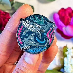 Manta Ray & Whale Enamel Pin, Whale Enamel Pin, Manta Ray Enamel Pin, Sea life pin, Luxury Enamel Pin, Whale Gift, Whale lover pin, Whales