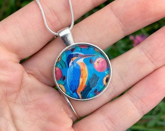 Arthwick Store Realistic Illustration of a Kingfisher Bird on White Pendant Necklace Arthwick Store Realistic Illustration of a Kingfisher Bird on White Pendant Necklace