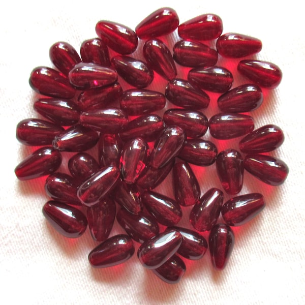 Lot of 25 garnet red glass drop beads - smooth teardrop beads - 10 x 6mm C0053