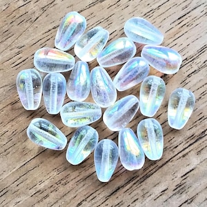 Lote de 25 cuentas de lágrima AB de cristal checo de 10 x 6 mm - cuentas de gota lisas perforadas en el centro C2701