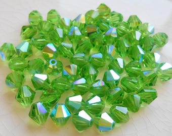 Lotto di 24 perle bicono Preciosa ceche da 6 mm in Peridot Green AB, biconi in vetro sfaccettato verde AB C60101