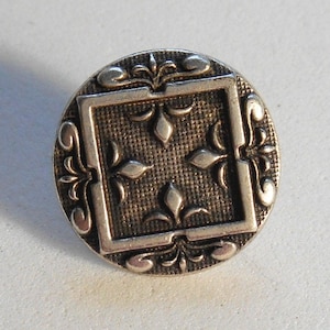One 15mm Silver Tone Metal Alloy decorative button, fleur de lis C0411 image 1