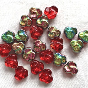 Lote de 25 cuentas planas de 9 mm de color rojo checo, pensamiento rojo, cuentas de flor de vitral de color rojo rubí siam claro C0046
