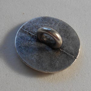 One 15mm Silver Tone Metal Alloy decorative button, fleur de lis C0411 image 4