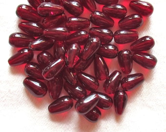 Lot of 25 garnet red glass drop beads - smooth teardrop beads - 10 x 6mm C0053