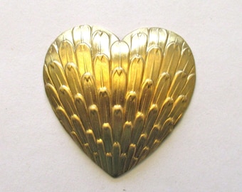 1 corazón estilizado de latón crudo estampado, con base abovedada y hueca, 4,4 x 4,4 cm, fabricado en EE. UU., C0005