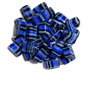 チェコ製ガラス製長方形ビーズ10個 - 16 x 12 mm、青、黒、白のストライプ柄 - 4面ダイヤモンド型、大きめの長方形ビーズ C0005