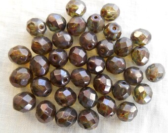 25 8mm Lumi Green faceted, fire polished round Czech glass beads C0028