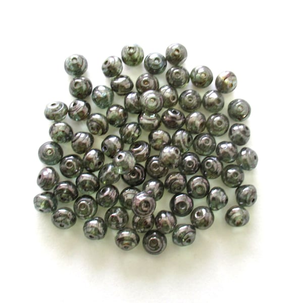 25 perles d'escargot en verre tchèque de 6 mm - perles rondes baroques vert lumi irisées - C0072