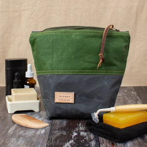 SPEY Waxed Canvas Wash Bag - Moss/Scree