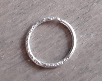 Fine silver hoop in 14 16 18 20 gauge, hammered hoop for conch, tragus, daith, helix, cartilage piercings, silver 999 earring