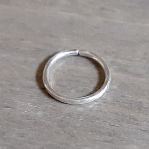 Hammered conch hoop, earring for tragus, daith, helix piercings, silver 935 Argentium earring in 20, 18, 16 gauge, 0.8, 1, 1.2 mm