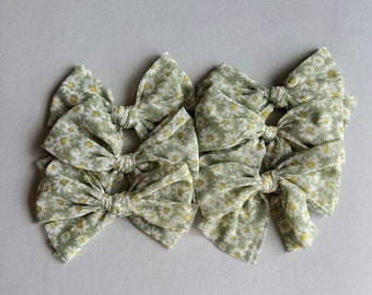 Daisy Hair Bow, Green Flower Bow, Baby Hair Bows, Pigtail Bows, Floral Bow, Spring Hair Bows, Mesh Bows