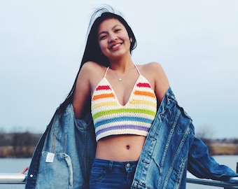 Handgemaakte gehaakte regenbooggestreepte crop top - Halter Pride Top
