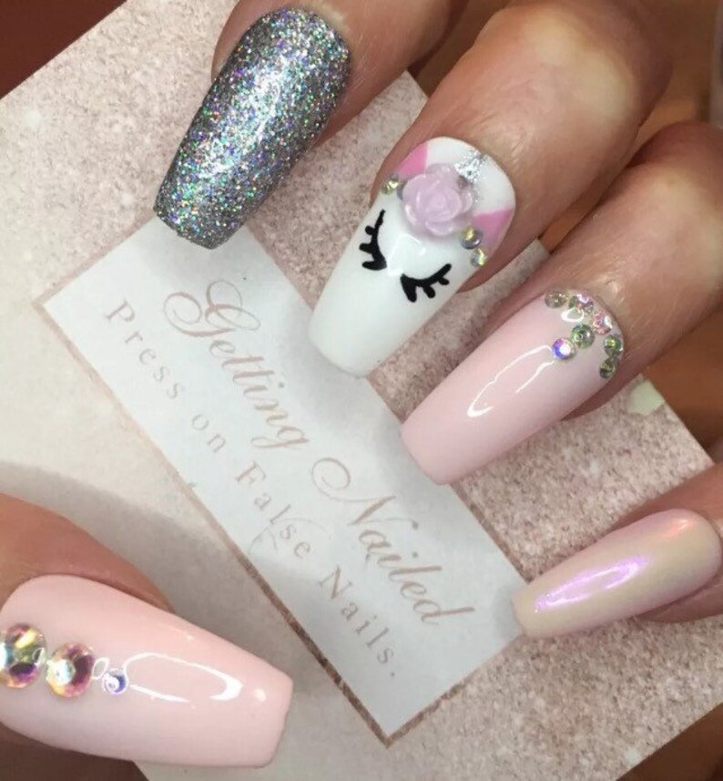 Résultat de recherche d'images pour "faux ongles licorne"