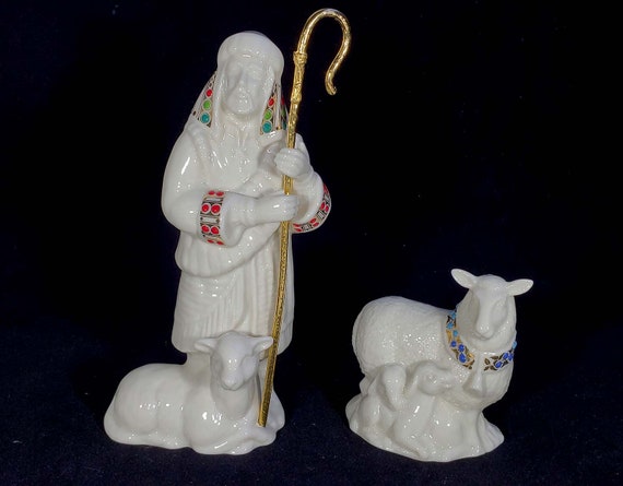 Solid glass press paper 8x5x5 cm with 3D engraved shepherd with sheep over the shoulders