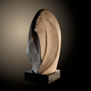 女性の頭部の彫刻。Austin SculptureのStargazer。 女性の頭部の彫刻。Austin SculptureのStargazer。