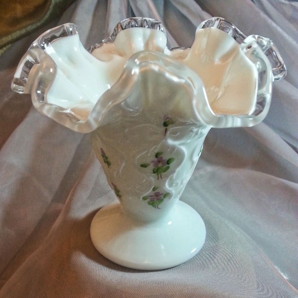 Fenton Violets In The Snow, Spanish Lace Ruffled Vase