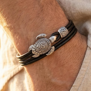 Bracelet de protection tortue de mer en bronze plaqué argent, bracelet en cuir pendentif Honu, bijoux spirituels de l'océan, bracelet tortue d'équilibre des chakras