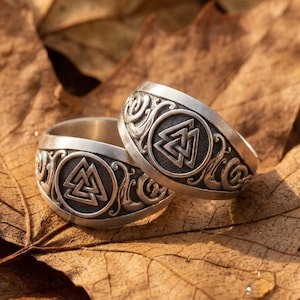 Symbolic Wedding Rings Set, Valknut Couple Rings, Meaningful Sterling Silver Bands, Norse Commitment Rings for Couples, Nordic Wedding Ring
