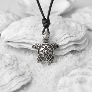 Protection spirituelle de collier tortue Honu, pendentif tortue maori en bronze plaqué argent, collier talisman d'énergie, cadeau bijoux chakra océan