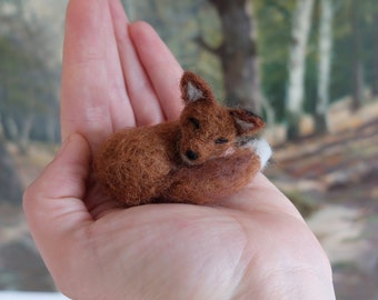 Kleiner schlafender Fuchs (nadelgefilzt)