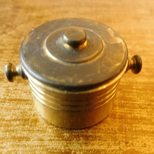 Toy Dollhouse Furniture, Dollhouse Miniatur, brass COOKING POT, metal miniature, Vintage Dollhouse Miniature, 1960s Germany