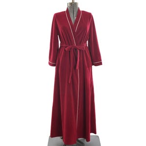 Vintage 1970s Medium Maroon Red Fleece Robe | by Vanity Fair | True Vintage 70s Warm Long Sleeve Full Length Robe