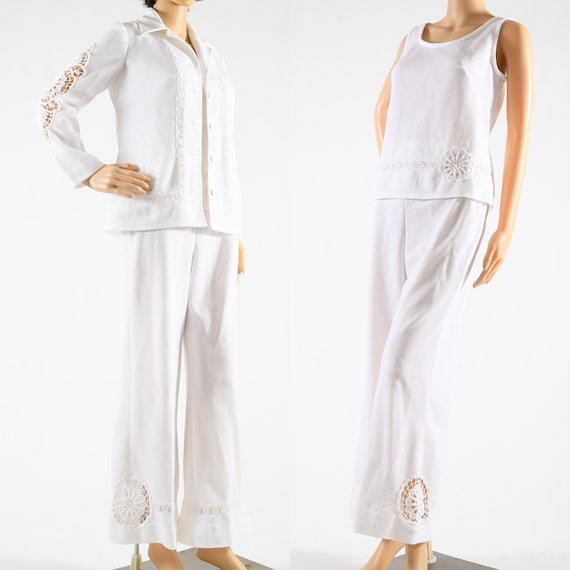 Vintage 1960s Medium Early 1970s 3 piece White Fl… - image 1