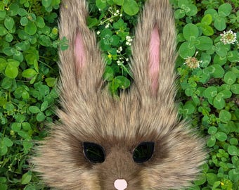 Máscara de conejo marrón, hecha a mano