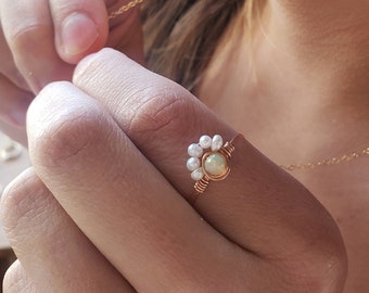 Bague opale délicate, bague fleur opale, bague opale naturelle, bague perle opale, bague opale or, bague opale style vintage, bague style antique, perle