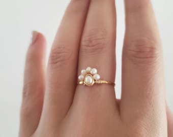 Pearl cluster ring, delicate ring, freshwater pearl ring, dainty ring, bohemian ring, vintage style ring, hammered pearl gold ring