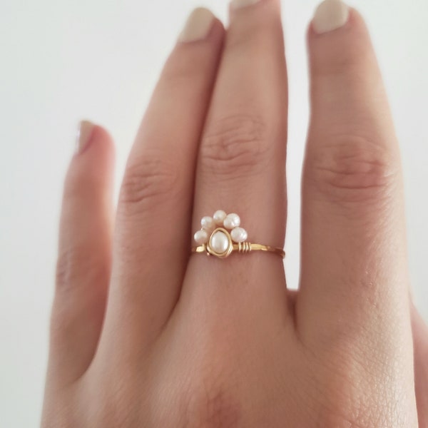 Pearl cluster ring, delicate ring, freshwater pearl ring, dainty ring, bohemian ring, vintage style ring, hammered pearl gold ring