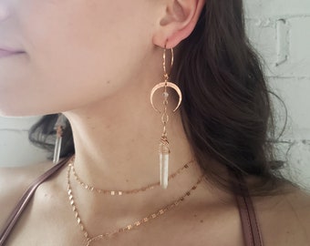 Pendientes de aro de luna, pendientes celestiales, pendientes de aro de luna creciente, pendientes de diosa, pendientes de cuarzo cristal claro, pendientes nupciales boho