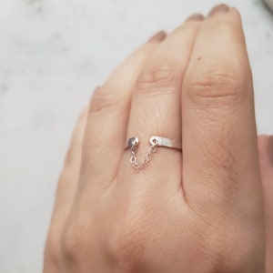 Sterling silver chain ring, unique minimal chain ring, industrial style ring, hammered silver link ring, minimal ring, stacking ring