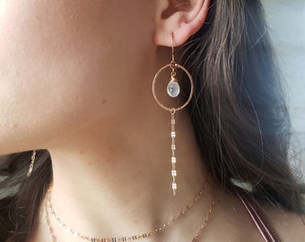 Boucles d'oreilles arc-en-ciel en pierre de lune, longues boucles d'oreilles de mariée, boucles d'oreilles en or rose, boucles d'oreilles pendantes en pierre de lune, boucles d'oreilles chaîne, boucles d'oreilles de mariage