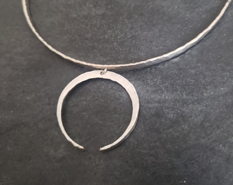 Sterling silver hammered crescent moon collar, moon choker, minimal moon choker necklace, lunar jewelry, witchy woman, alternative girl